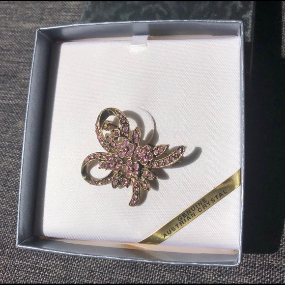 Austrian Crystal Brooch. BO1 - Picture 6 of 8